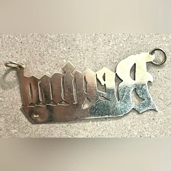 14K Yellow real solid Gold Personalized Regina Name Pendant4.3 grams